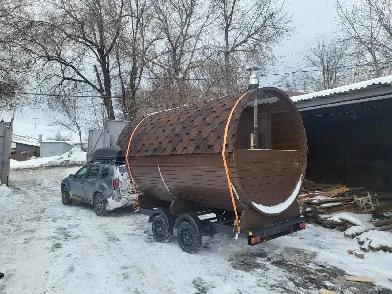 Баня-бочка 3.5м на двухосном прицепе в Краснодаре — внешний вид